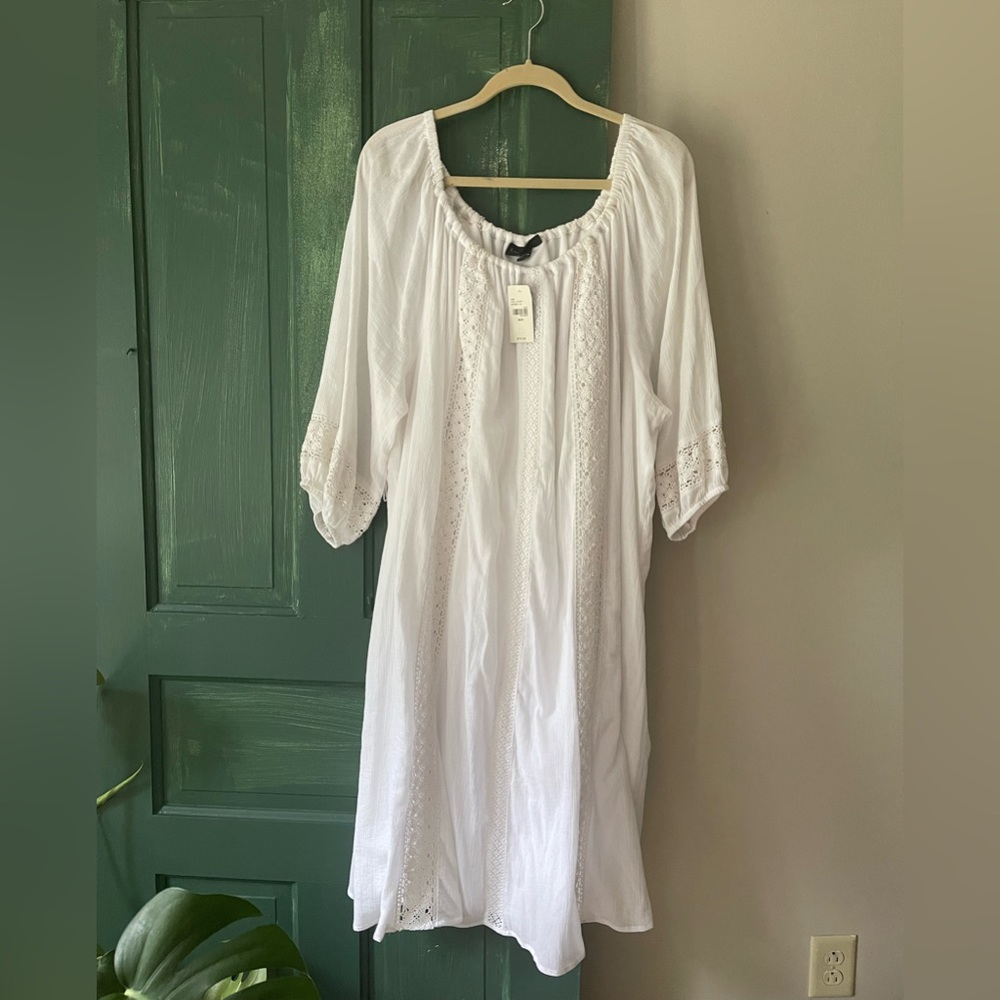 Summery dress with crochet details.